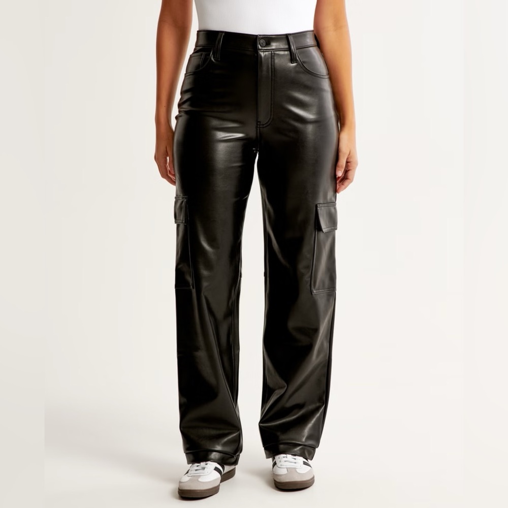 Abercrombie Curve Love Vegan Leather Cargo 90s Relaxed Pant